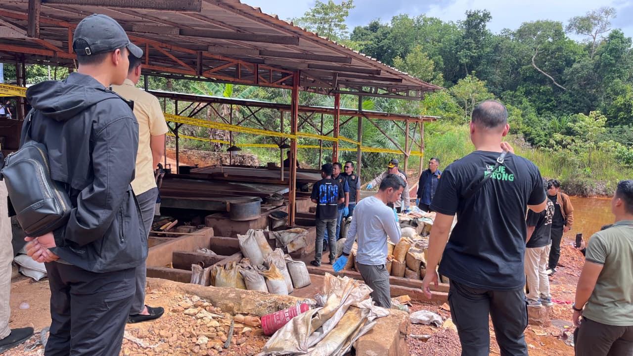 Polri Bongkar Penambangan Ilegal dan Penyelundupan Pasir Timah ke Malaysia, 7 Tersangka Diamankan