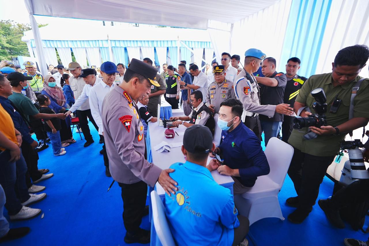 Kapolri Lepas 80 Bus Mudik Gratis, Pastikan Kesiapan Sopir Antar Masyarakat ke Tujuan