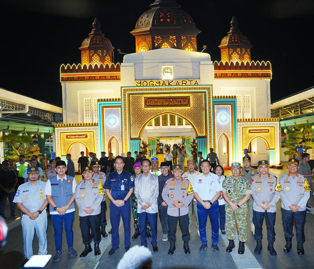 Tinjau Stasiun Tugu DIY, Kapolri Pastikan Puncak Arus Mudik Berjalan Aman