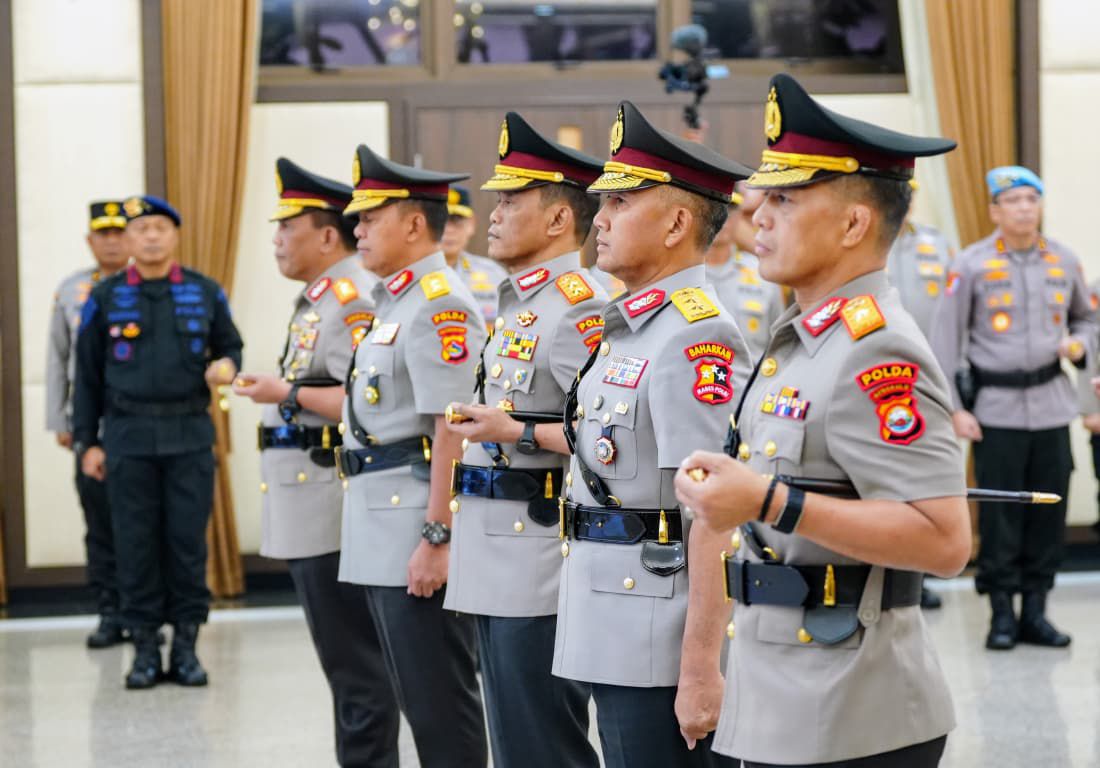 Kapolri Pimpin Pelantikan dan Sertijab Sejumlah PJU Mabes Polri dan Kapolda