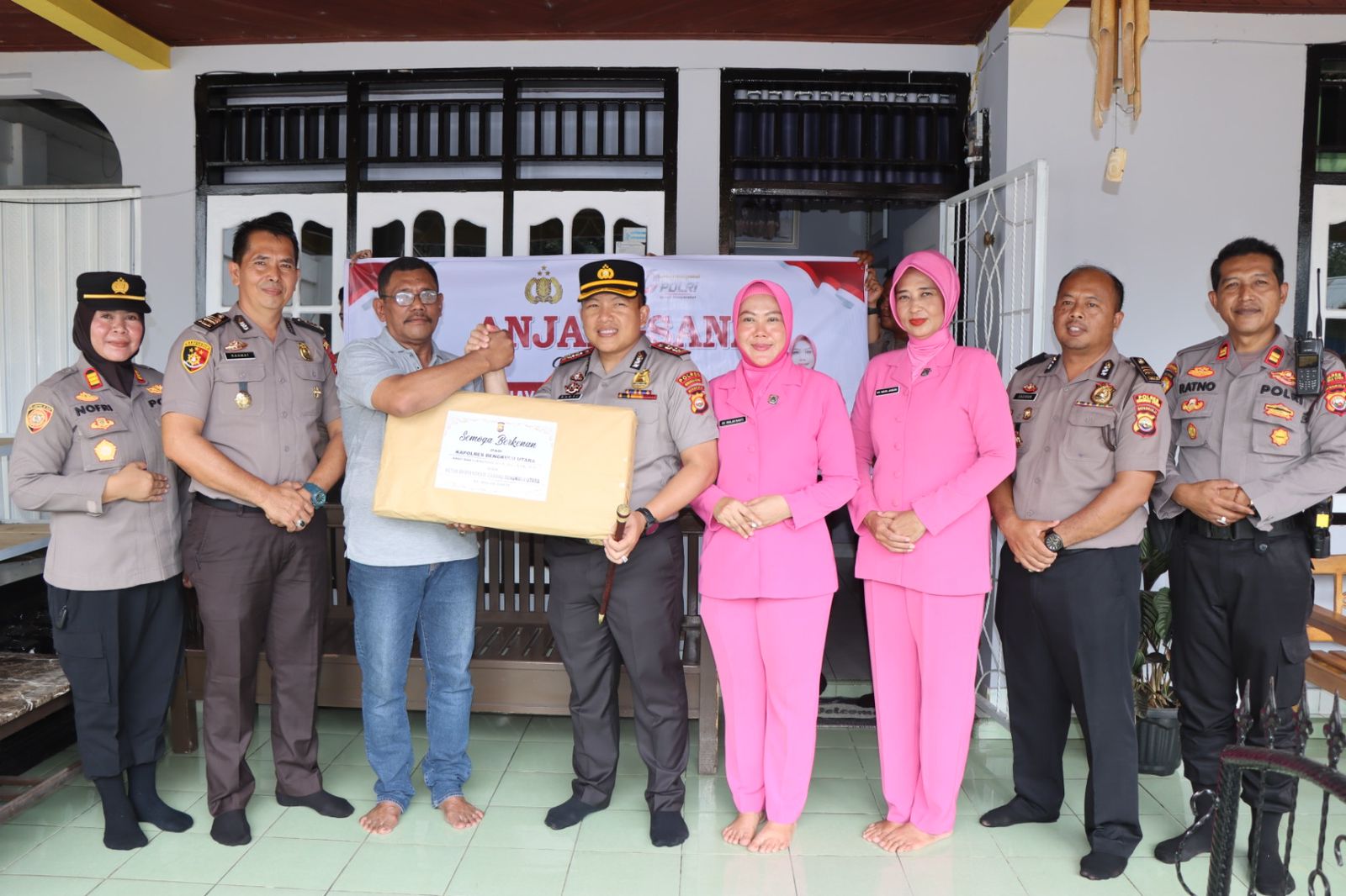 Rayakan Hari Bhayangkara ke-80, Kapolres Bengkulu Utara Gelar Anjangsana: Kunjungi Anak Anggota yang Sakit, Sowan ke Purnawirawan dan Warakawuri