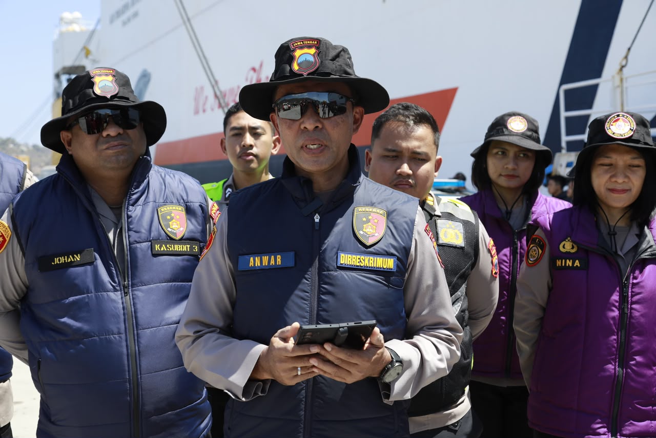 12 Truk Bantuan Polda Jateng Tiba di Labuan Bajo, Siap Disalurkan untuk Warga Terdampak Gempa NTT